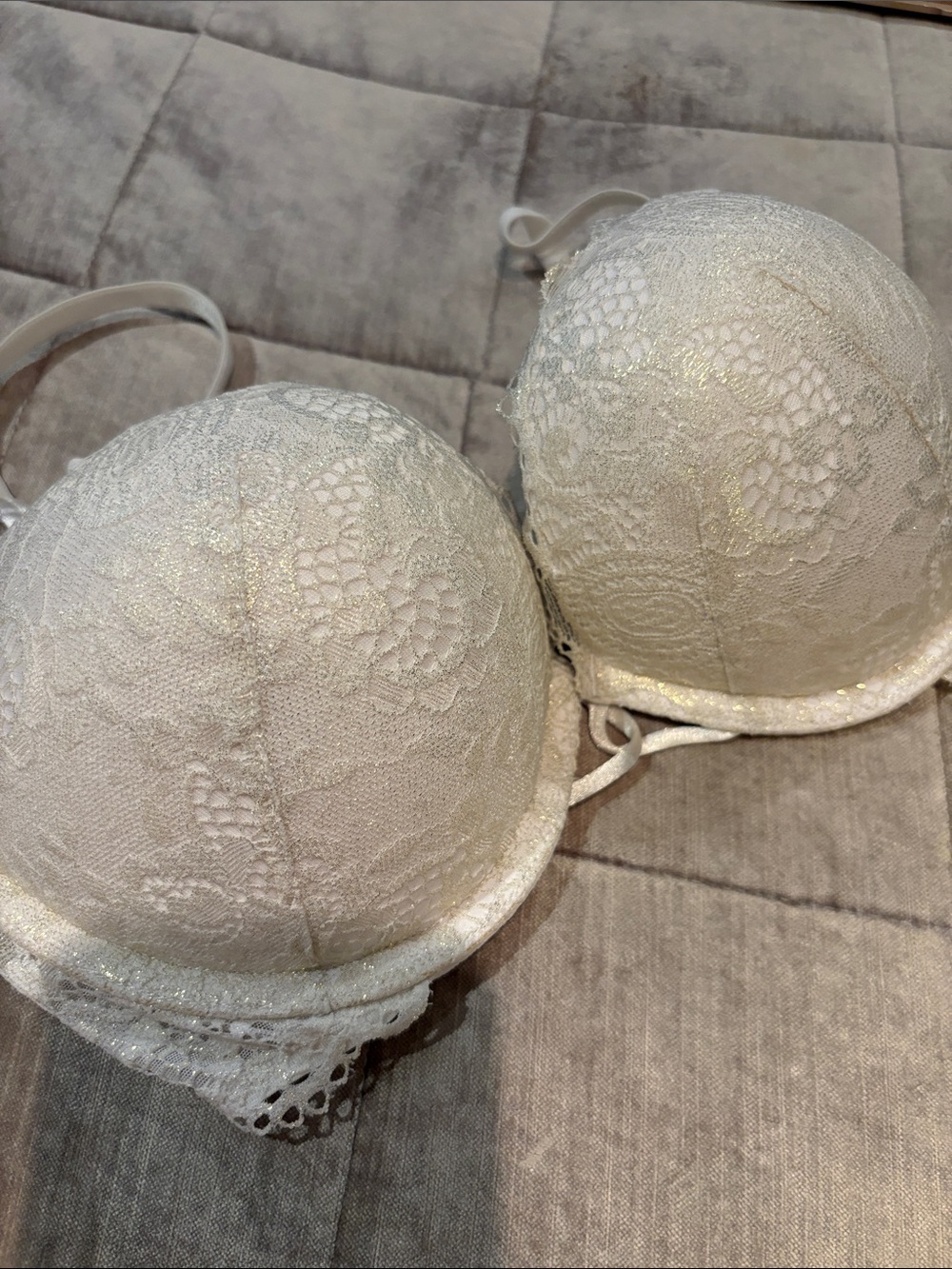 Victoria's Secret Gold Shimmer Ivory Lace Miraculous Plunge Push-Up Bra